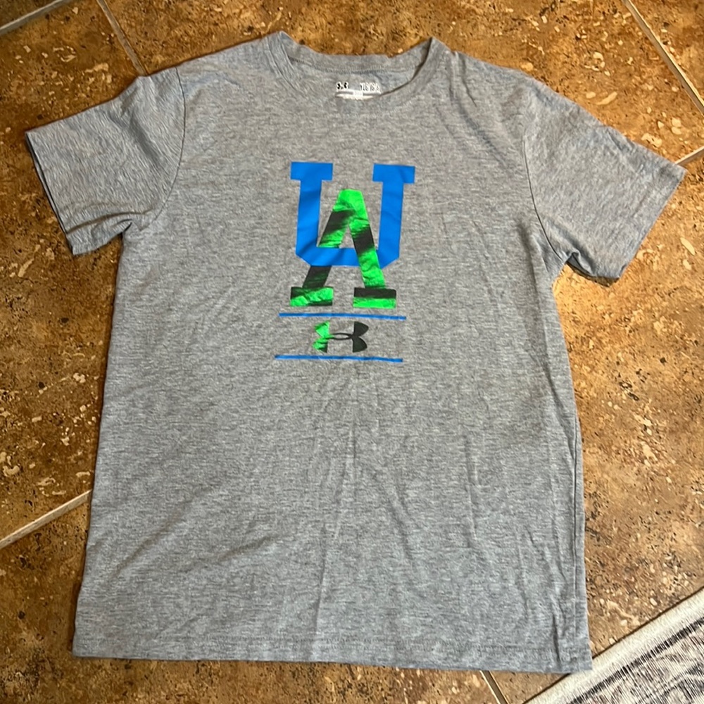 Under armor shirt large